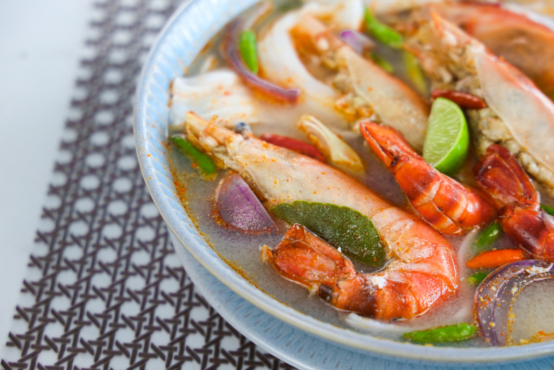 เมนู แสนสุขสม ซีฟู้ด ต้มยำกุ้งแม่น้ำ น้ำมะพร้าว