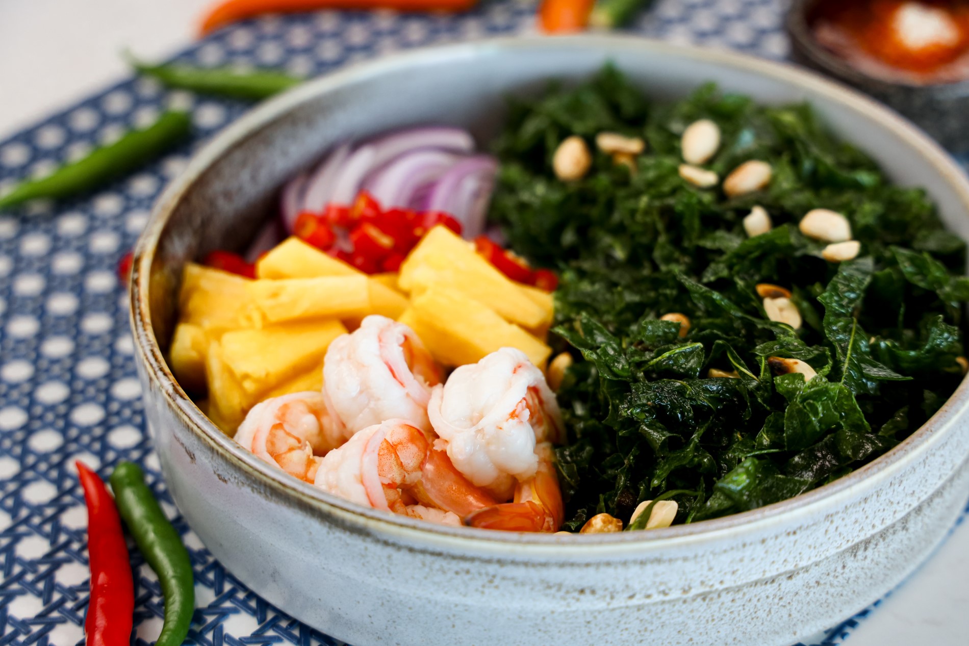 เมนู แสนสุขสม ซีฟู้ด ยำใบเหลียงกรอบ